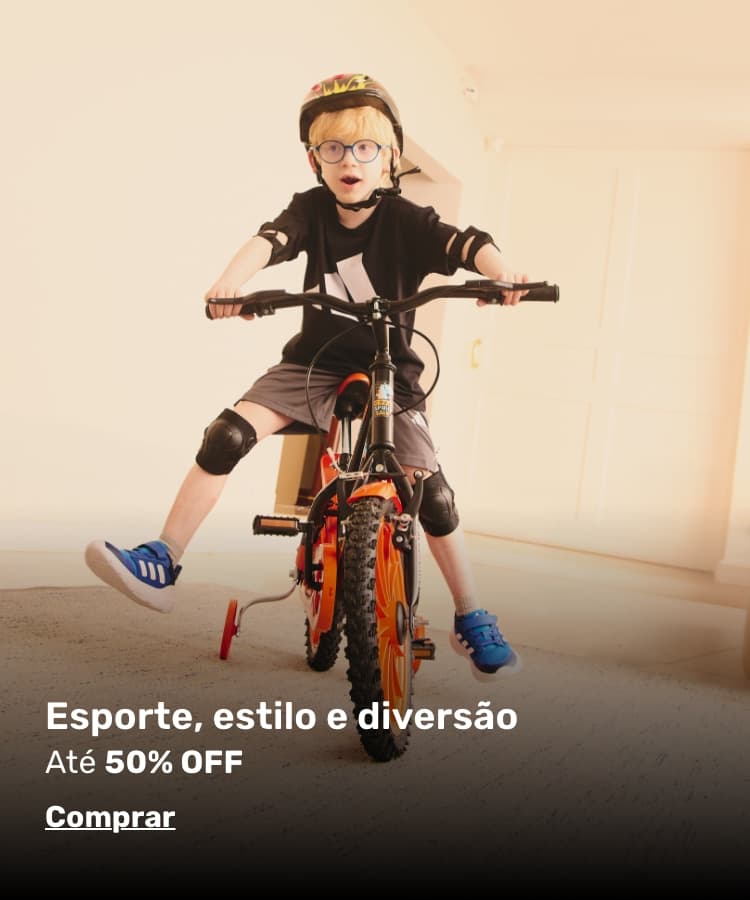 Criança com mochila, promoção de acessórios com até 55% de desconto